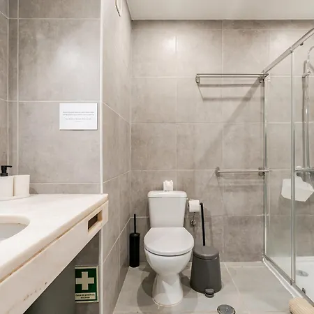 Moonlit Tide By Seareen Apartment *